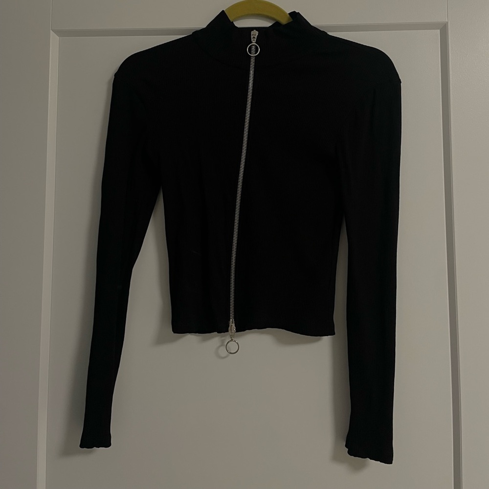 Black front zipper long sleeve shirt